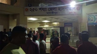 মাদারীপুরে ফুটবল খেলাকে কেন্দ্র হামলায় আহত ৩, আওয়ামীলীগ নেতার বিচারের দাবীতে বিক্ষোভ