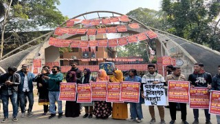 যশোরে মহাসড়ক সংস্কারসহ চার দফা দাবিতে বিক্ষোভ