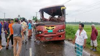 হবিগঞ্জের সড়কে প্রাণ গেল তিন নারী পোশাক শ্রমিকের