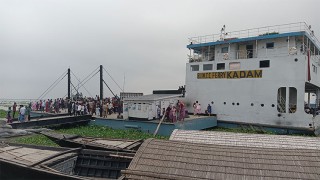 ১৭ ‌দিন ধ‌রে চিলমারী-রৌমারী নৌ রুটে বন্ধ ফেরি চলাচল