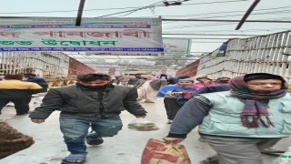 ফরিদপুরে প্রচন্ড শীত  শৈত্য প্রবাহ ও ঝিরিঝিরি বাতাসে ঝড়ছে বৃষ্টি গুড়া