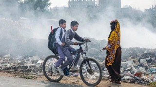 আজও ঢাকার বাতাস ‘খুবই অস্বাস্থ্যকর’, স্বাস্থ্যঝুঁকি বাড়ছে