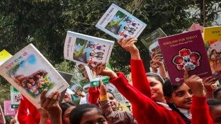 সরকার পরিবর্তনের সাথে পাঠ্যবইয়ের ইতিহাস কেন বদলায়?