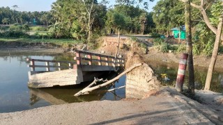 ফেনীতে বন্যায় ব্রিজ ভেঙে খালে ৪ মাসেও সংস্কার না হওয়ায় দুর্ভোগ চরমে