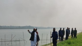 ইনকিলাবে সংবাদ প্রকাশে, আলফাডাঙ্গায় মধুমতী নদীর আড়াআড়ি বাঁধ অপসারণ করলেন ভ্রাম্যমাণ আদালত