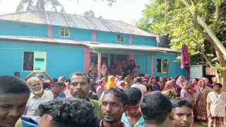 মানিকগঞ্জে স্ত্রী-সন্তানকে হত্যার পর স্বামীর আত্মহত্যা