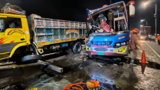 মধুখালীতে দাঁড়িয়ে থাকা ট্রাকে বাসের ধাক্কা, সুপারভাইজার নিহত, আহত ১৫