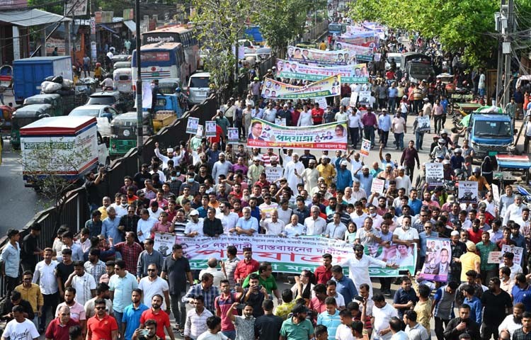 আজ বুধবার মহানগর উত্তর বিএনপির পদযাত্রা। ছবি - এস এ মাসুম