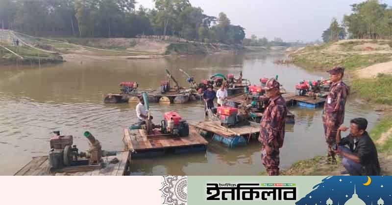 ফেনী মুহুরী নদী থেকে ৩৫টি ড্রেজার মেশিন জব্দ