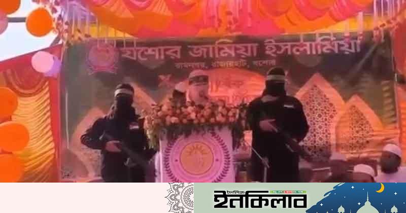 অস্ত্র’ হাতে বক্তব্যের ভিডিও ভাইরাল, আসল ঘটনা কী?